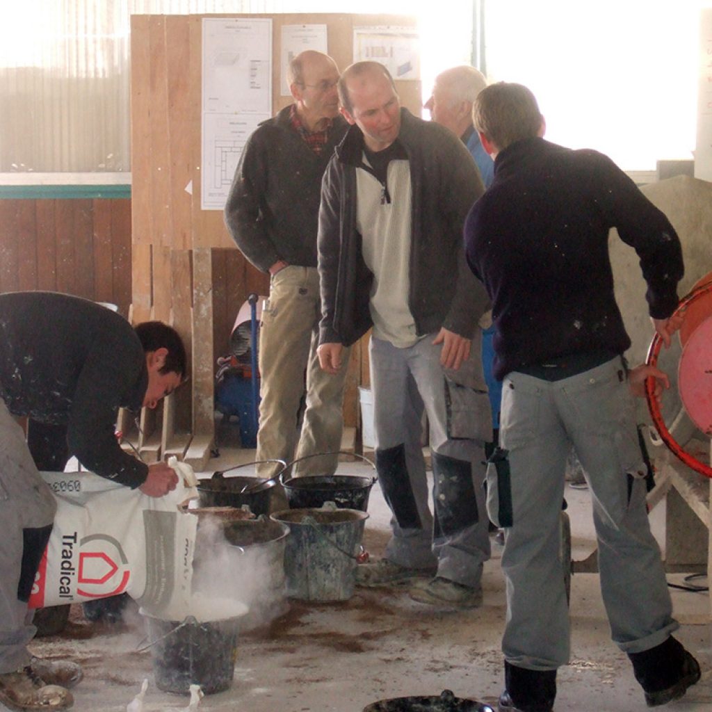 formation enduit à la chaux phase gâchage