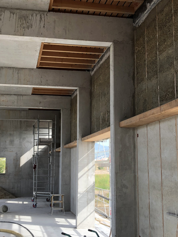 Béton de Chanvre Tradical en cours de pose - Maison de la Nature (83-FR)