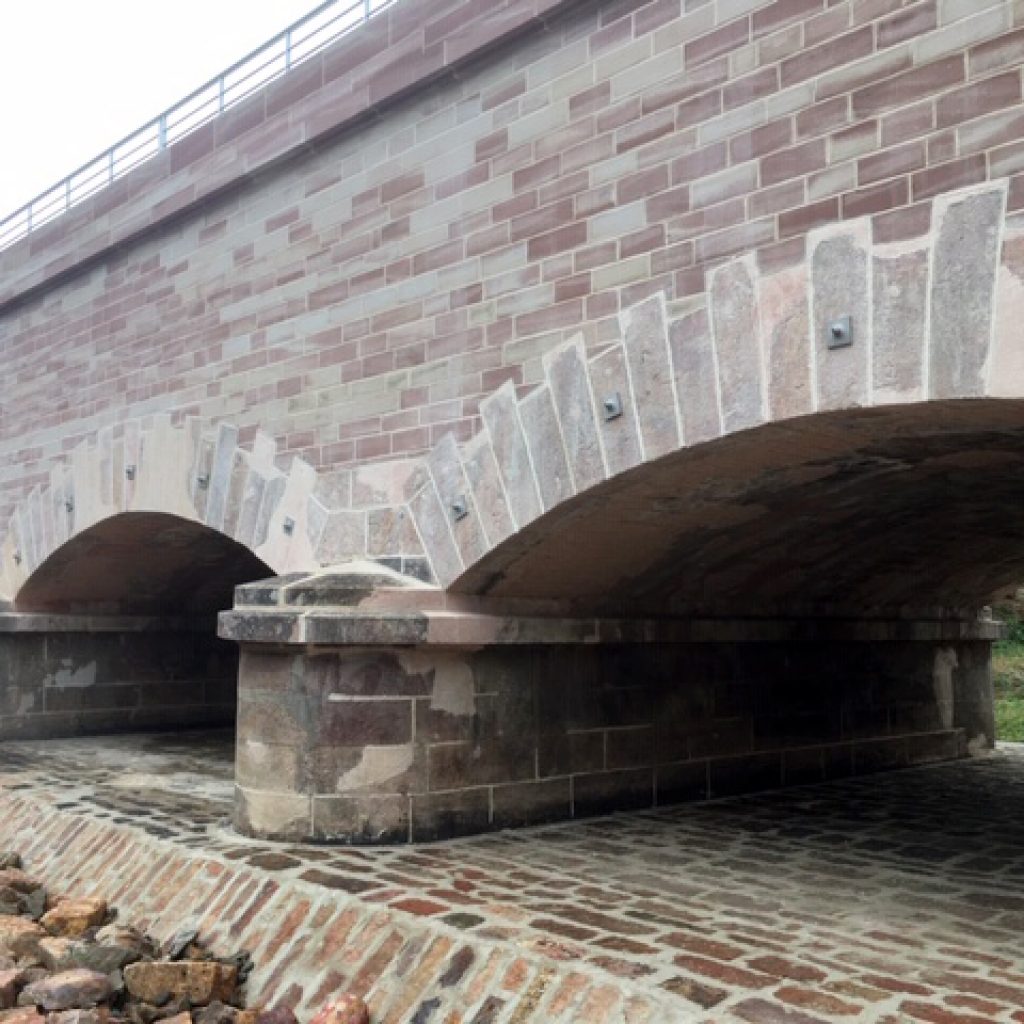 Nouvel appareillage de pierre pour le pont canal Chantemerle