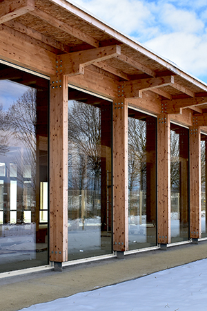 Recyclerie Ibos_Une grande vitrine pour valoriser les objets ©Hanuman architectes