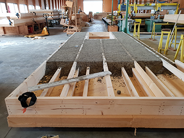 Préfabrication : remplissage des parois bois avec béton de chanvre Tradical